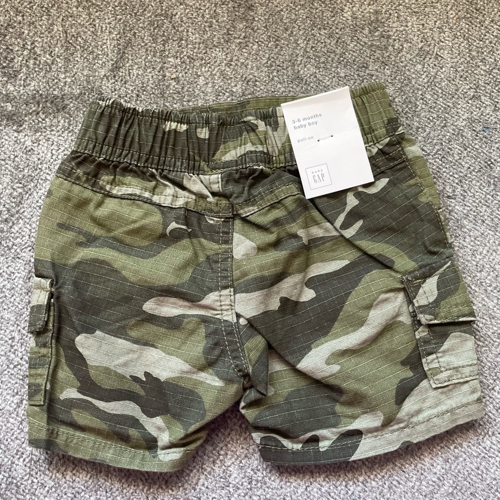 GAP Green Camouflage Kids Cargo Shorts - Picture 3 of 3